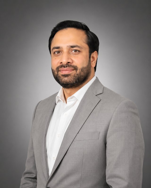 Portrait of Dr. Qammar Raza, Cardiology consultant